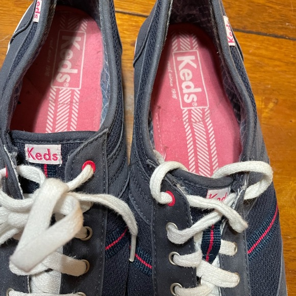 Size 9 women’s keds. Gently used condition - Picture 3 of 7